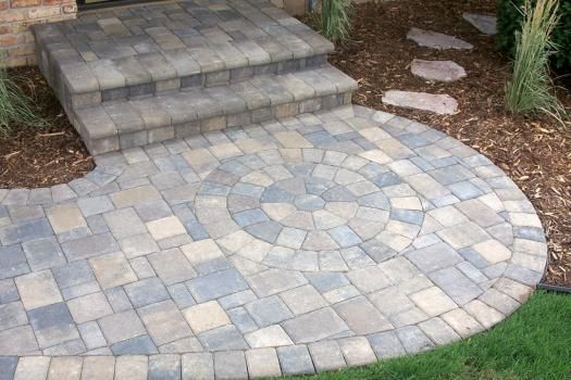 Circlestone and cobblestone pavers make a great entrance.